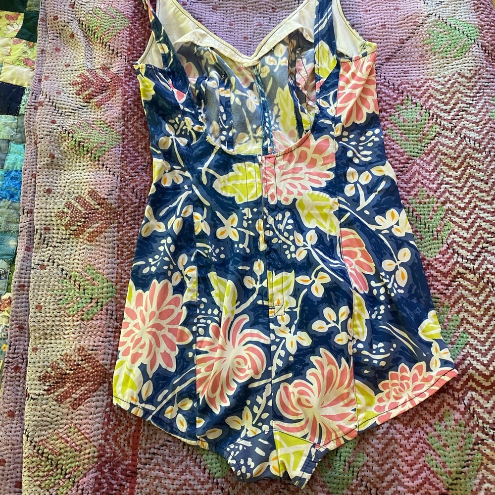 Adorable 50’s/ 60’s bathing suit onesie size small - Picture 3 of 5